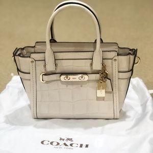 Coach white leather purse- like new